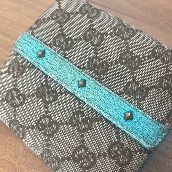 Gucci brown monogram canvas and leather studded compact wallet - Picture 3 of 13